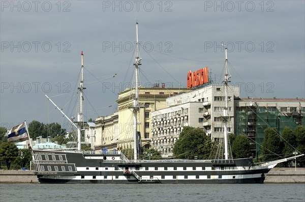 RUSSIA, St Petersburg, Ship on the river with architecture behind