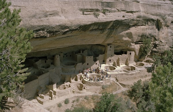 USA, Colorado, Mesa Verde Nat Park, View of the Cliff Palace which is the largest Anasazi cliff dwelling with tourist group