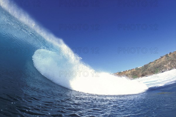 SEA, Waves, View along a rolling wave