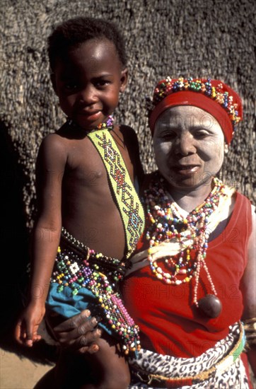 SOUTH AFRICA, Indigenous People, Zulu woman and child
