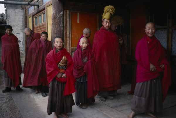 20065927 CHINA Qinghai Province Quezhang Lamasery Yellow Hat Buddhist monks at monastery near Xining.