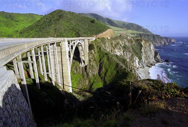 USA, California, Big Sur National Park, View along Bixby Bridge along Highway 1 and the coastline
