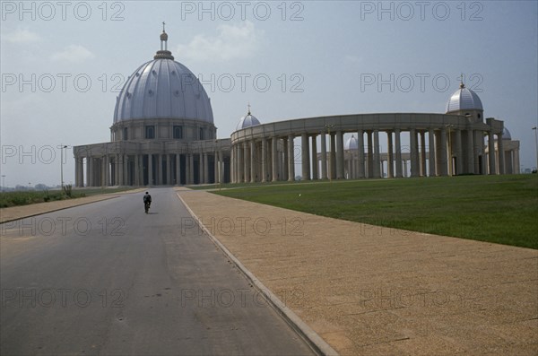 IVORY COAST, Architecture, Yamoussoukro Basilica