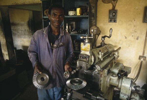 GHANA, Work, Small business workshop and mechanic.