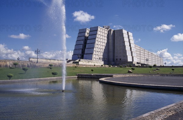 DOMINICAN REPUBLIC, Santo Domingo, The Faro a Colón or Columbus Lighthouse completed in 1992 for the 500th anniversary of Columbus’ arrival in the New World with fountain in foreground.