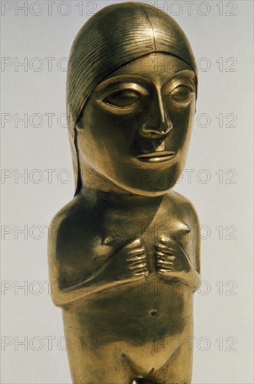PERU, Arts, Inca period rare ceremonial statue of pure gold measuring 30 cm high and dating from 14th -15th centuries.