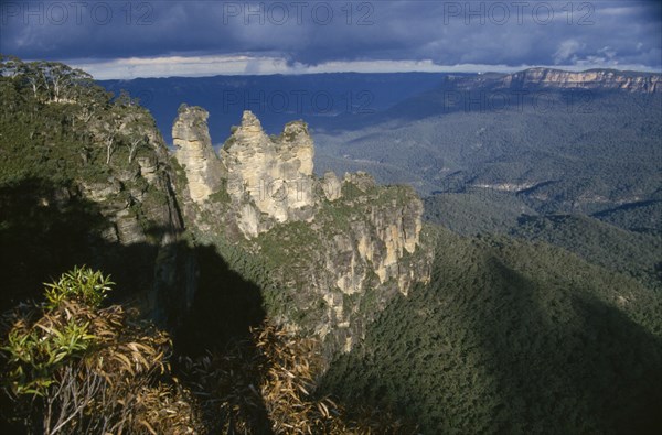 AUSTRALIA, New South Wales, Blue Mountains, "The Three Sisters rock formation, seen from Echo Point"