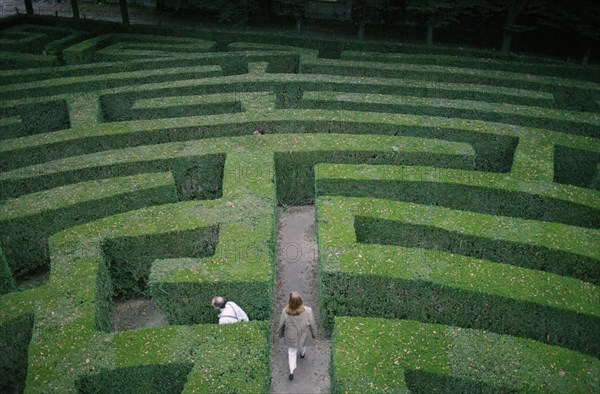 ITALY, Veneto, Stra, Visitors in a green hedge maze at Villa Pisani