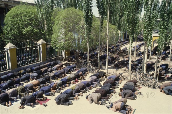 CHINA, Kashgar, Juma or Friday prayers at Idkah Mosque.  Congregational prayers held each Friday just after noon.