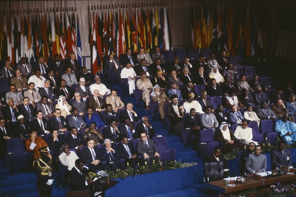 ZIMBABWE, Harare, World leaders including Castro and Rajiv Gandhi attending eigth summit of the Non Alignment Movement.
