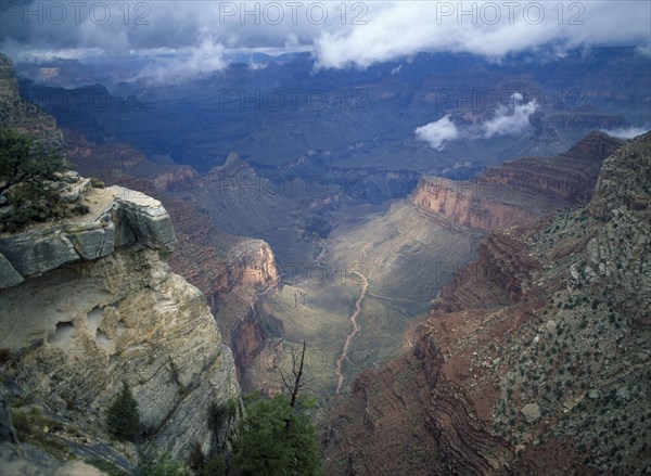USA, Arizona, Grand Canyon, View down the Bright Angel Trail from the south rim.