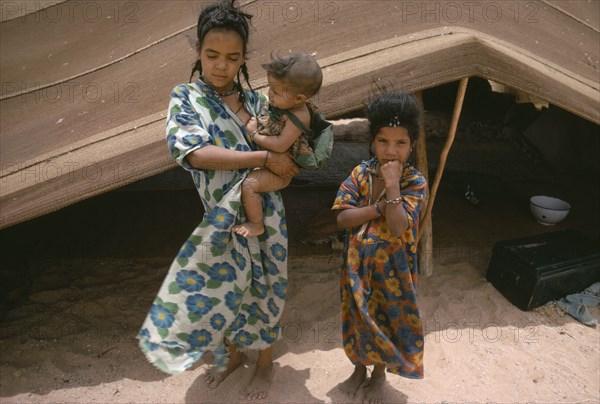 MAURITANIA, Sahel, Nomad children outside tent.