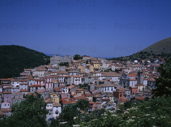 ITALY, Puglia, Miranda, The perched village North of Isernia Town