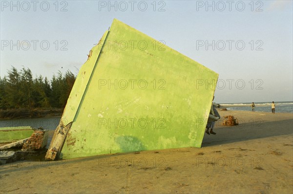 INDIA, Tamil Nadu, Nagapattinam, The remains of a house destroyed by the Indian Ocean Tsunami lie on the beachfront at Nagapattinam.