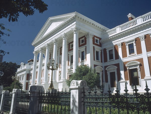 SOUTH AFRICA, Western Cape, Cape Town, Companys Gardens. South African Houses of Parliament.