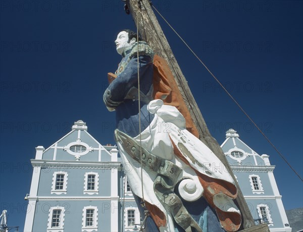 SOUTH AFRICA, Western Cape, Cape Town, Victoria and Alfred Waterfront. Old ships masterhead with a building behind