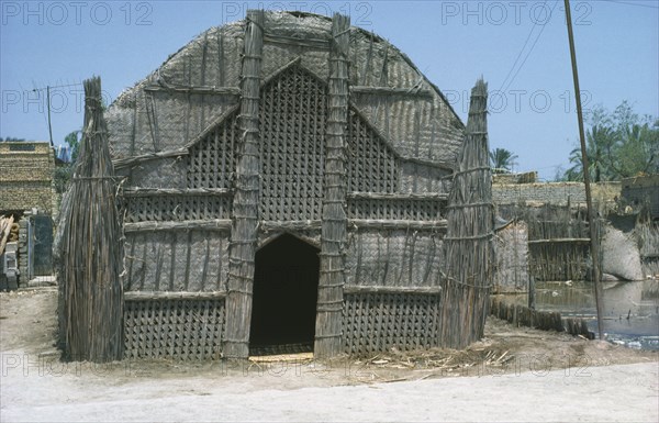 IRAQ, South, Shobaish, "Marsh Arab woven reed house, A Ma’dan Mudhif. NOT IN LIBRARY"