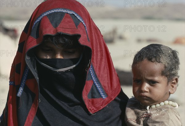SUDAN, South Tokur, Portrait of veiled Rashaida nomad woman and child.  Originally from Saudi Arabia now migrate between Eritrea and Sudan