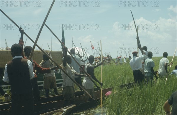 ZAMBIA, Festivals, Lozi Kuomboka annual traditional ceremony in honour of the Lozi king or Litunga held on flood plains of Western Zambia.