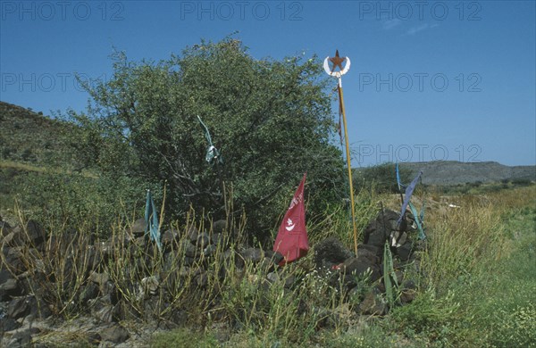 DJIBOUTI, Religion, Wayside muslim shrine.