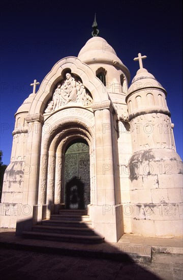 CROATIA, Dalamatia, Brac, Supetar Petrinovic mausoleum. The Petrinovic mausoleum by Toma Rosandic lies at the western edge of the town cemetary. with its neo Byzantine dome and sculpted pillars