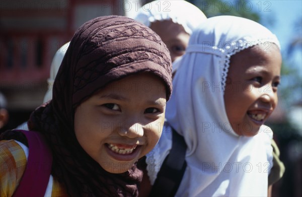 20069822 INDONESIA Aceh Province Group of young Moslem girls with headscarves and smiling.