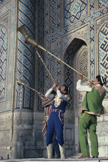 UZBEKISTAN, Samarkand, Ceremonial horn blowers.