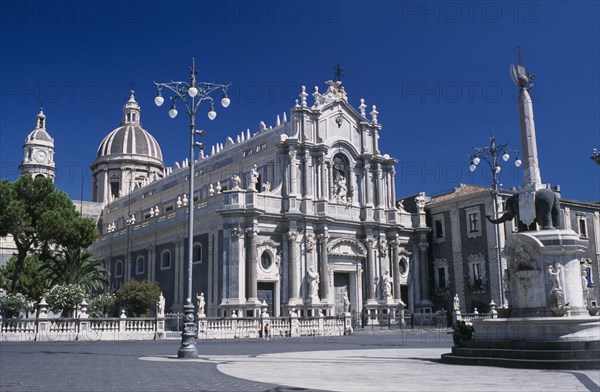 ITALY, Sicily, Catania, II Duomo Cathedral exterior with statue of the Elephant