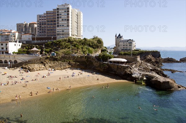 FRANCE, Aquitaine Pyrenees Atlantique, Biarritz, The Basque seaside resort on the Atlantic coast. The Plage de Port-Vieux with a seafood restaurant on a promontory at the end of the beach.
