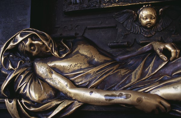 BELGIUM, Brabant, Brussels, Grand Place.  Detail of bronze monument to Everard T Serclaes who liberated Brussels from the Flemish in the 14th Century by Julien Dillens. On Charles Bul Street beneath the arcades of Maison de l Etoile