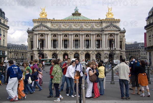 FRANCE, Ile de France, Paris, Tourists outside the Opera