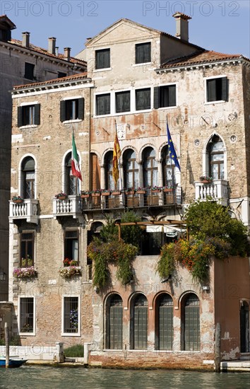 ITALY, Veneto, Venice, Palazzo Barzizza the house on the Grand Canal that Marco Polo is claimed to have lived in on his return from Asia