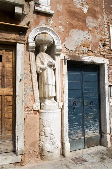 ITALY, Veneto, Venice, A stone figure of a Moor beside Tintoretto's house on Fondamenta dei Mori in the Cannaregio district
