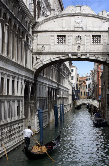 ITALY, Veneto, Venice, Gondola with tourists passes along the Rio Del Palazzo under the Bridge of Sighs