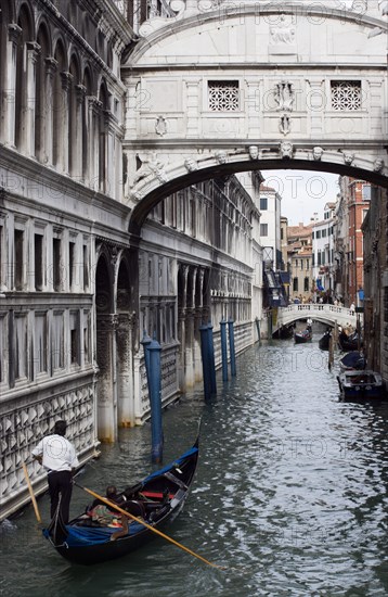 ITALY, Veneto, Venice, Gondola with tourists passes along the Rio Del Palazzo under the Bridge of Sighs