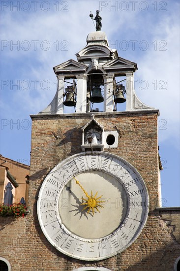 ITALY, Veneto, Venice, he clock and belltower of San Giacomo di Rialto in the San Polo and Santa Croce district. The clock dating from 1410 has been a notoriously bad time-keeper