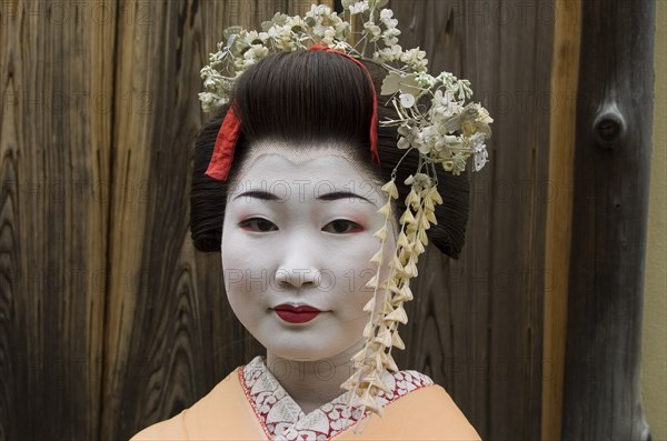 JAPAN, Honshu, Kyoto, Geisha at Sannen-zaka