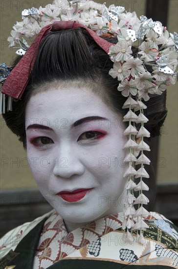 JAPAN, Honshu, Kyoto, Geisha at Sannen-zaka