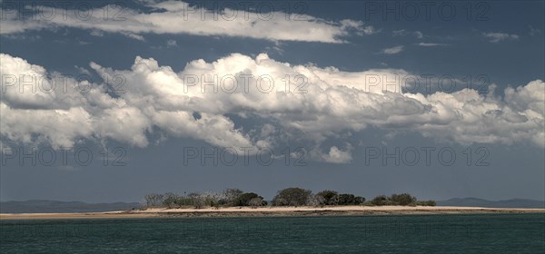 AUSTRALIA, Queensland, Coral Sea, "Tropical Sand Island, Great Barrier Reef"