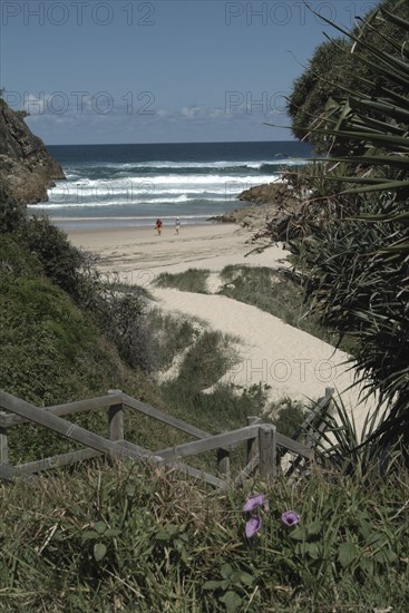 AUSTRALIA, Queensland, N Stradbroke Island, Couple walking in Secret Cove