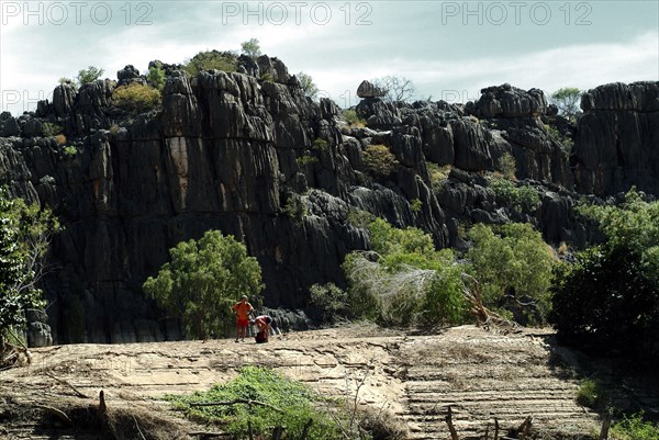 AUSTRALIA, Western Australia, Fitzroy Crossing , Day Walkers in Geiki Gorge