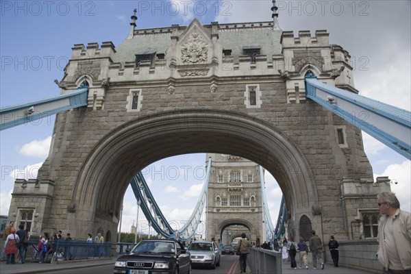 ENGLAND, London, Traffice and pedestirans crossing Tower Bridge