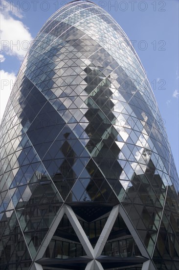 ENGLAND, London, The Swiss Re building 30 St Mary Axe alternatively known as the Gherkin seen from street level. Designed by Architect Sir Norman Foster.