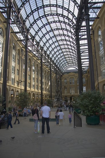 ENGLAND, London, Hays Galleria shopping arcade in Southark. The former tea clipper dock was filled in and a glass canopy erected in the 1980’s.