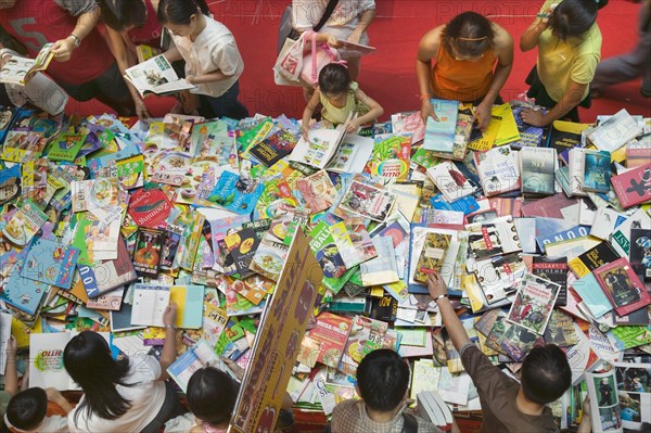 SINGAPORE, Orchard Road, Shopping for books in an Orchard Road shopping mall.