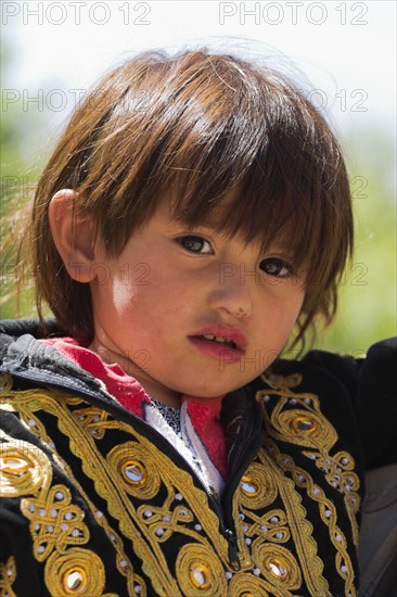 AFGHANISTAN, Bamiyan Province, Bamiyan , Portrait of young girl