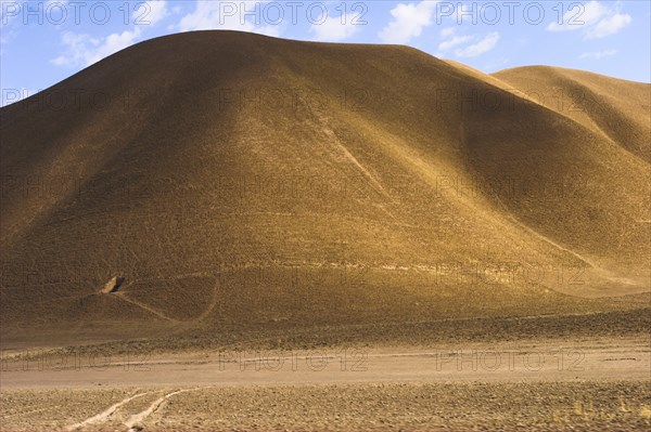 AFGHANISTAN, Desert, Between Maimana and Mazar-I-Sharif