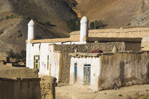 AFGHANISTAN, between Yakawlang and Daulitiar, Syadara, Mosque