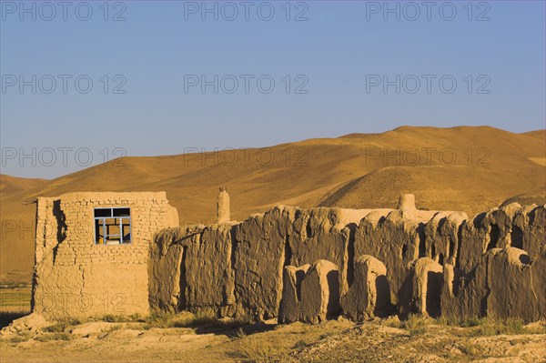 AFGHANISTAN, between Yakawlang and Chakhcharan, Daulitiar, Caravanserai