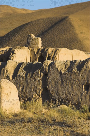 AFGHANISTAN, between Yakawlang and Chakhcharan, Daulitiar, Caravanserai